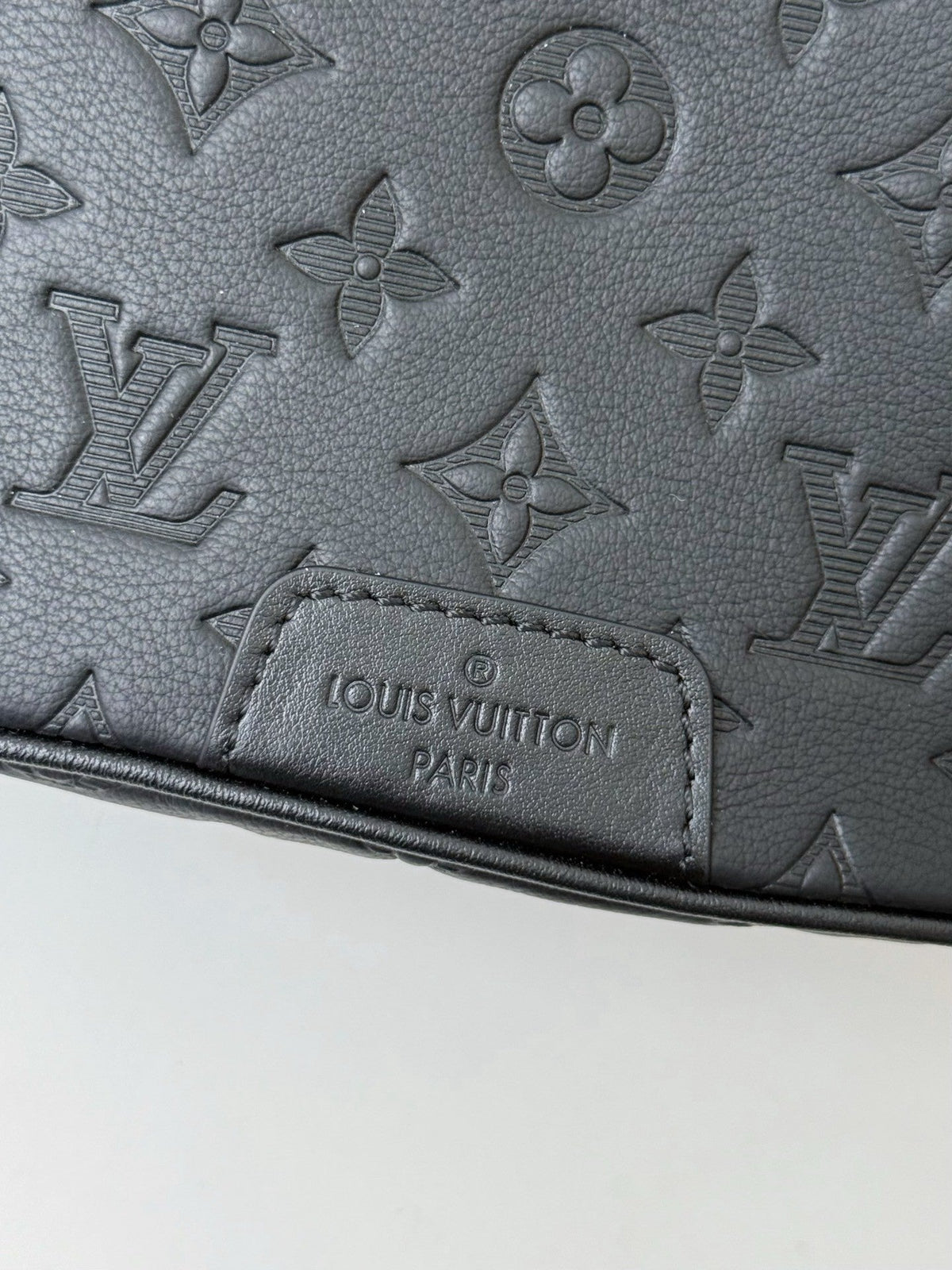 LV DISCOVERY FULL LEATHER CHEST BAG M44