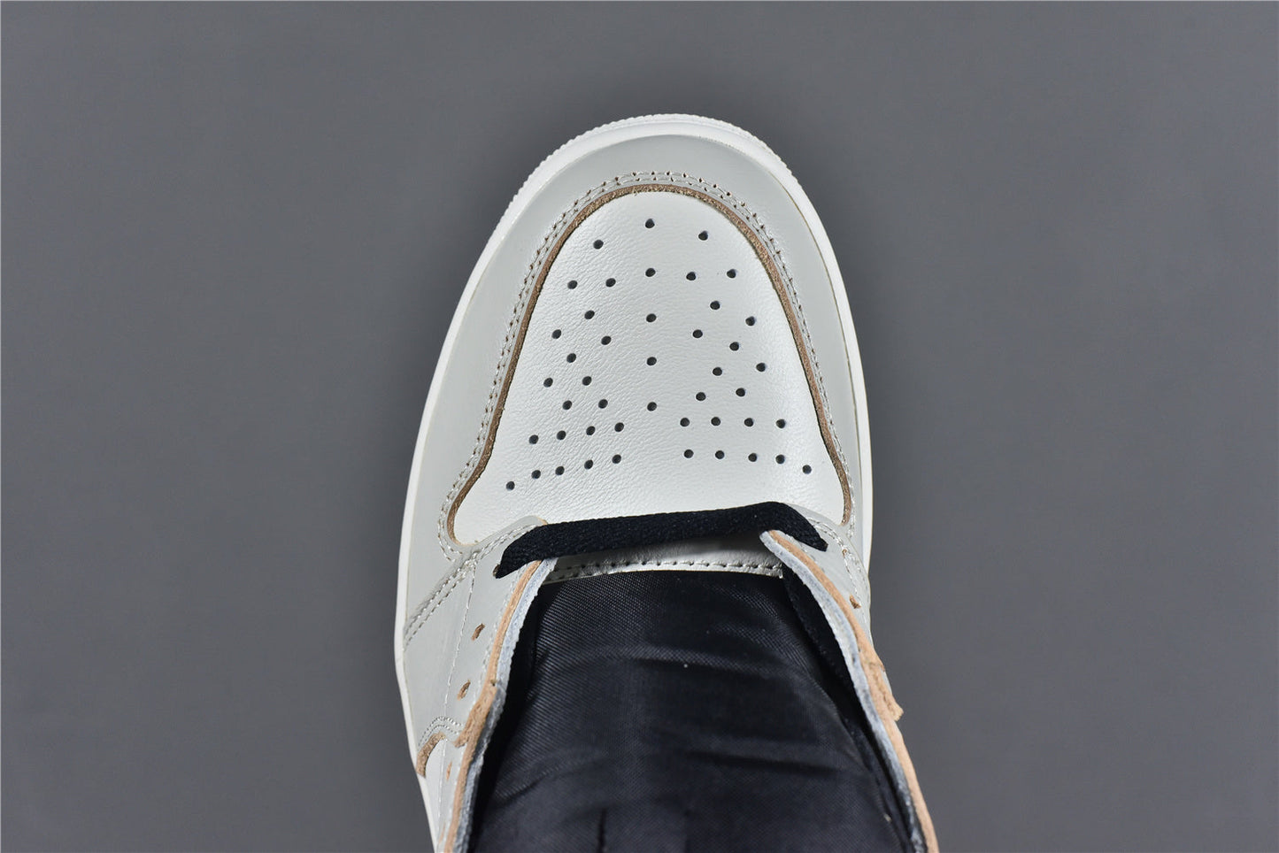 AJ 1 High 'SB NYC to Paris'
