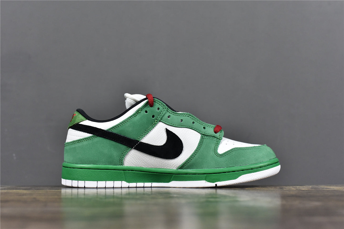 SB Dunk Low x Heineken