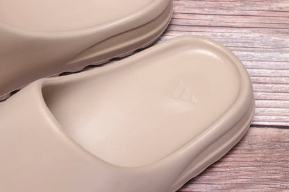 Yeezy Slide Pure