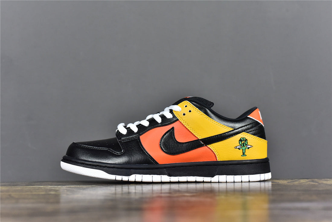 SB Dunk Low Roswell Raygun