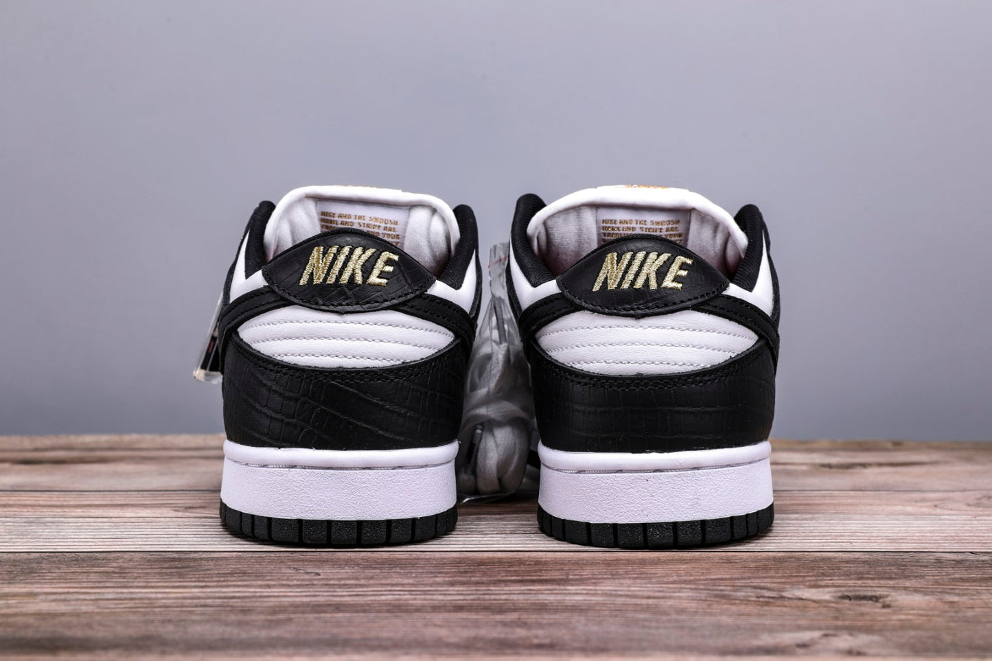SB Dunk Low 'SUPREME' Black