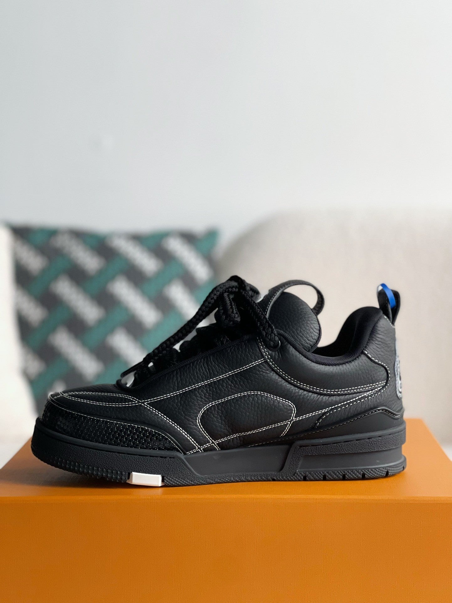 LV Skate Black X