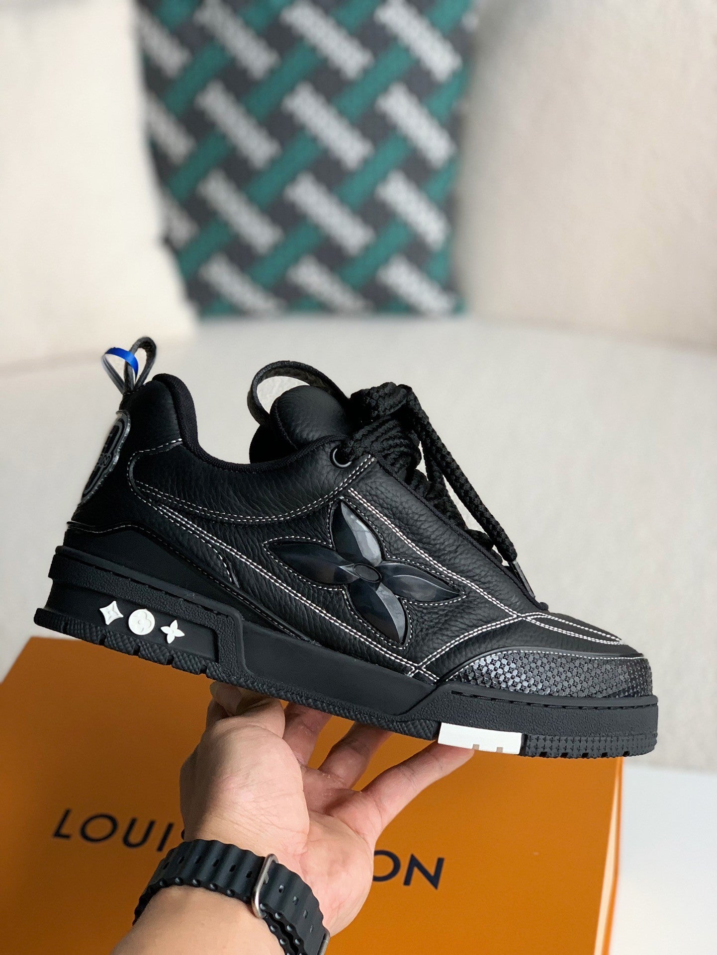 LV Skate Black X