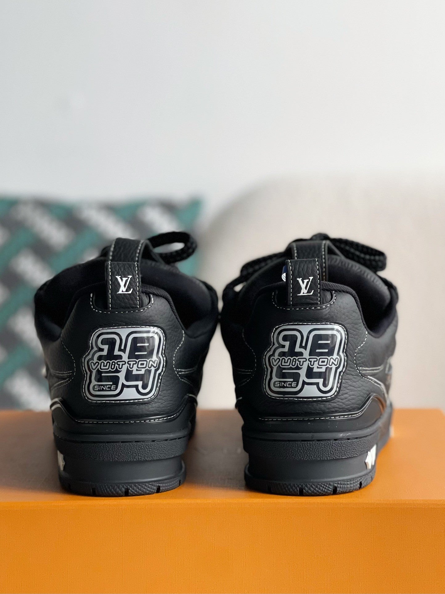 LV Skate Black X