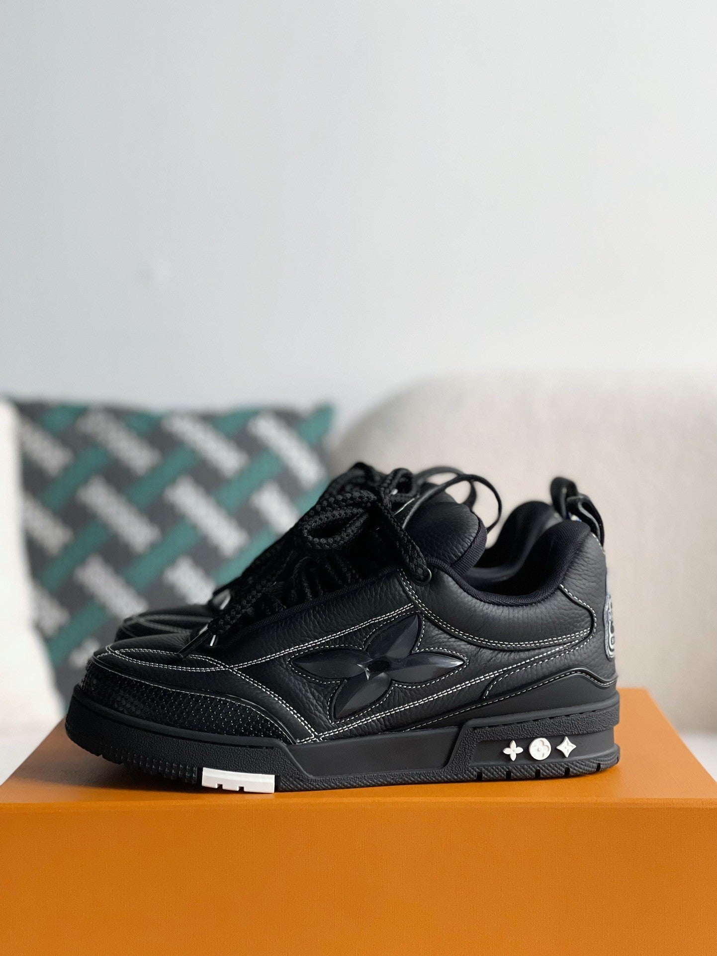 LV Skate Black X