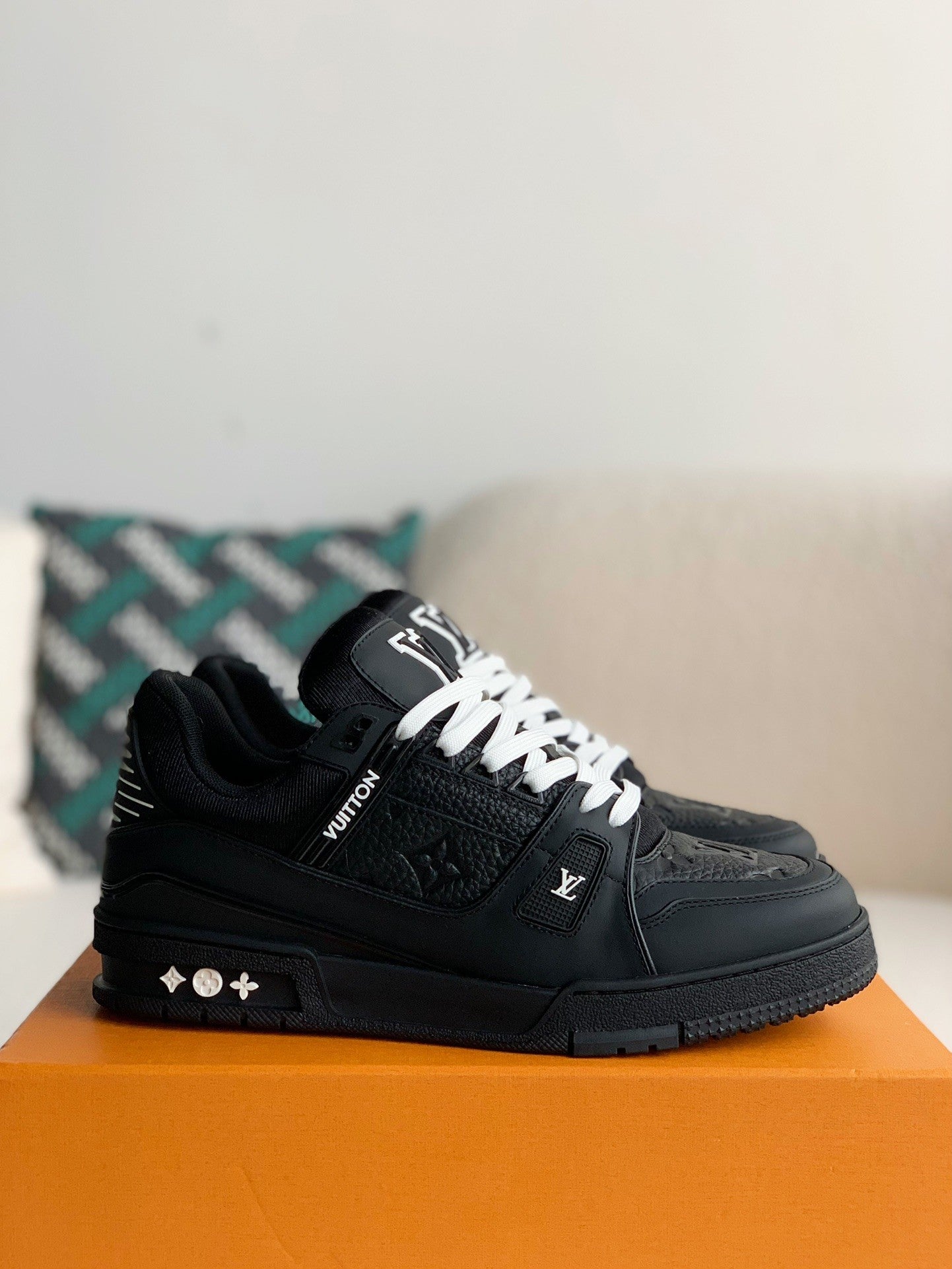 LV TRAINER Sneakers