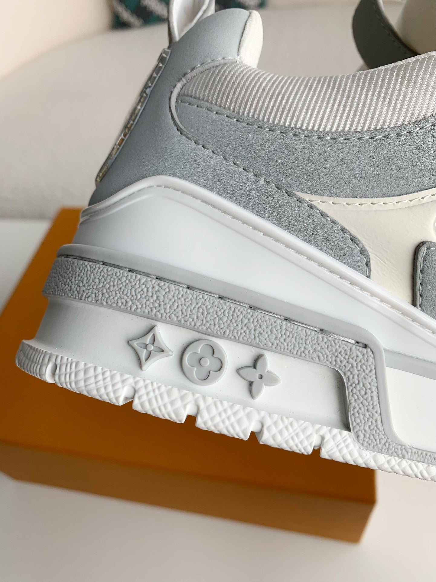 LV RUNNER TATIC sneakers