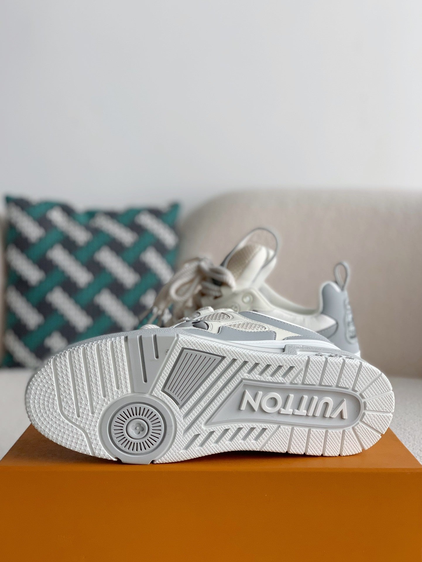 LV RUNNER TATIC sneakers
