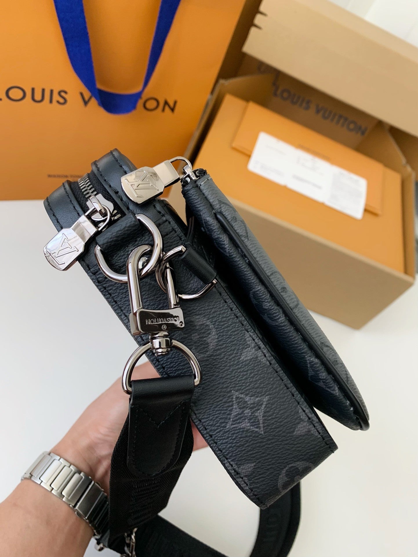 LV Trio Men’s Bag M6