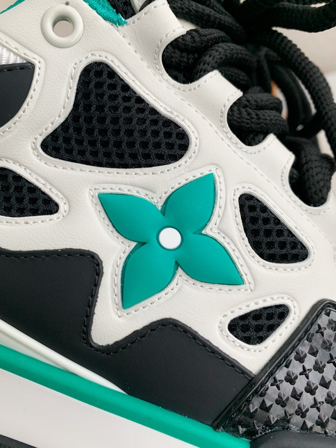LV RUNNER TATIC sneakers