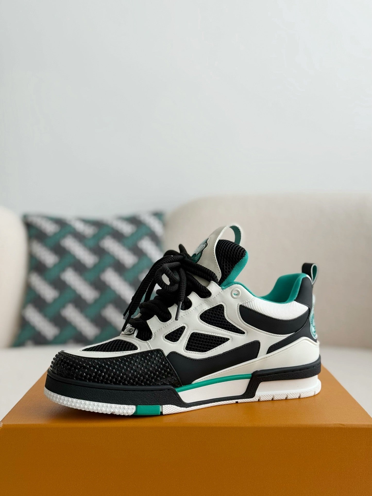 LV RUNNER TATIC sneakers