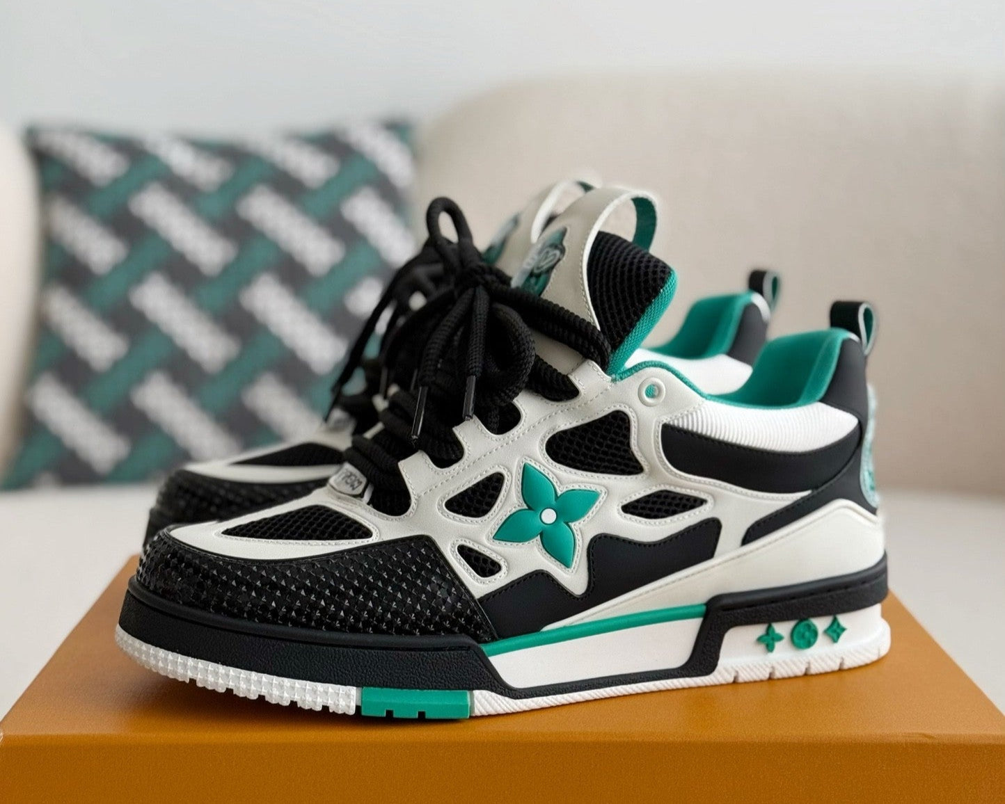 LV RUNNER TATIC sneakers