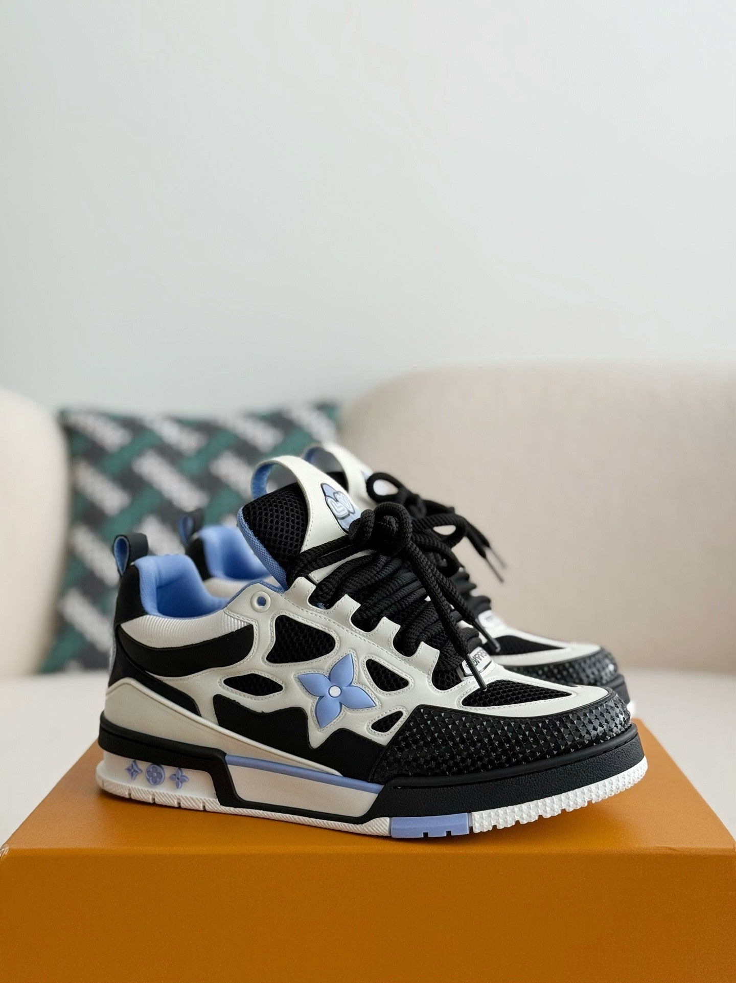 LV RUNNER TATIC sneakers