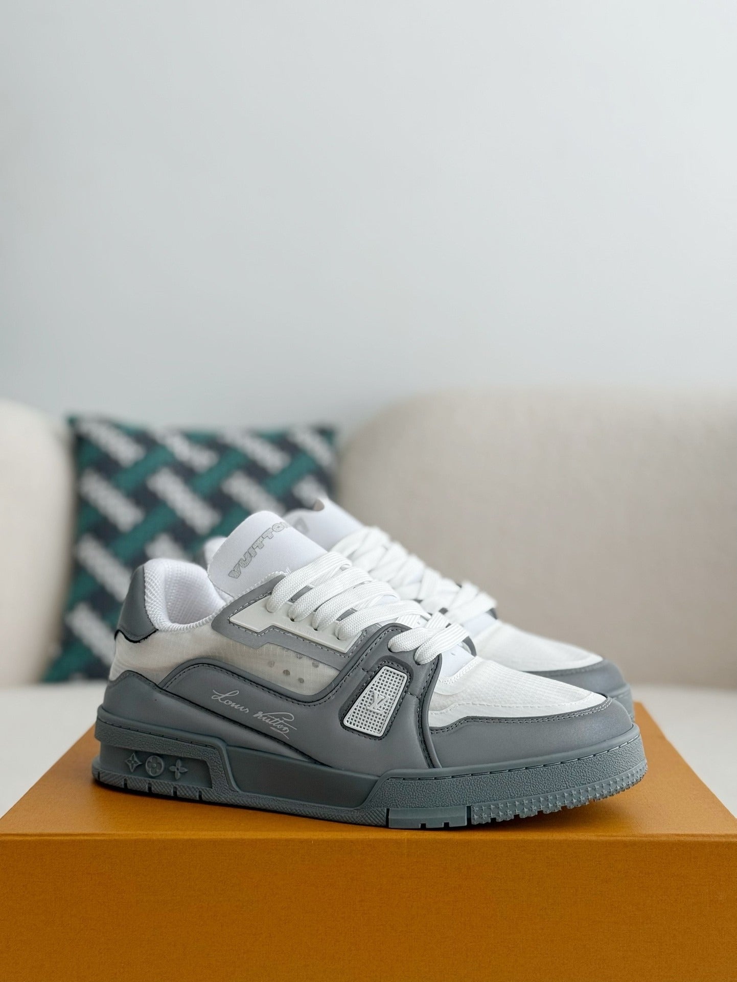 LV TRAINER SNEAKERS REFLECTIVE