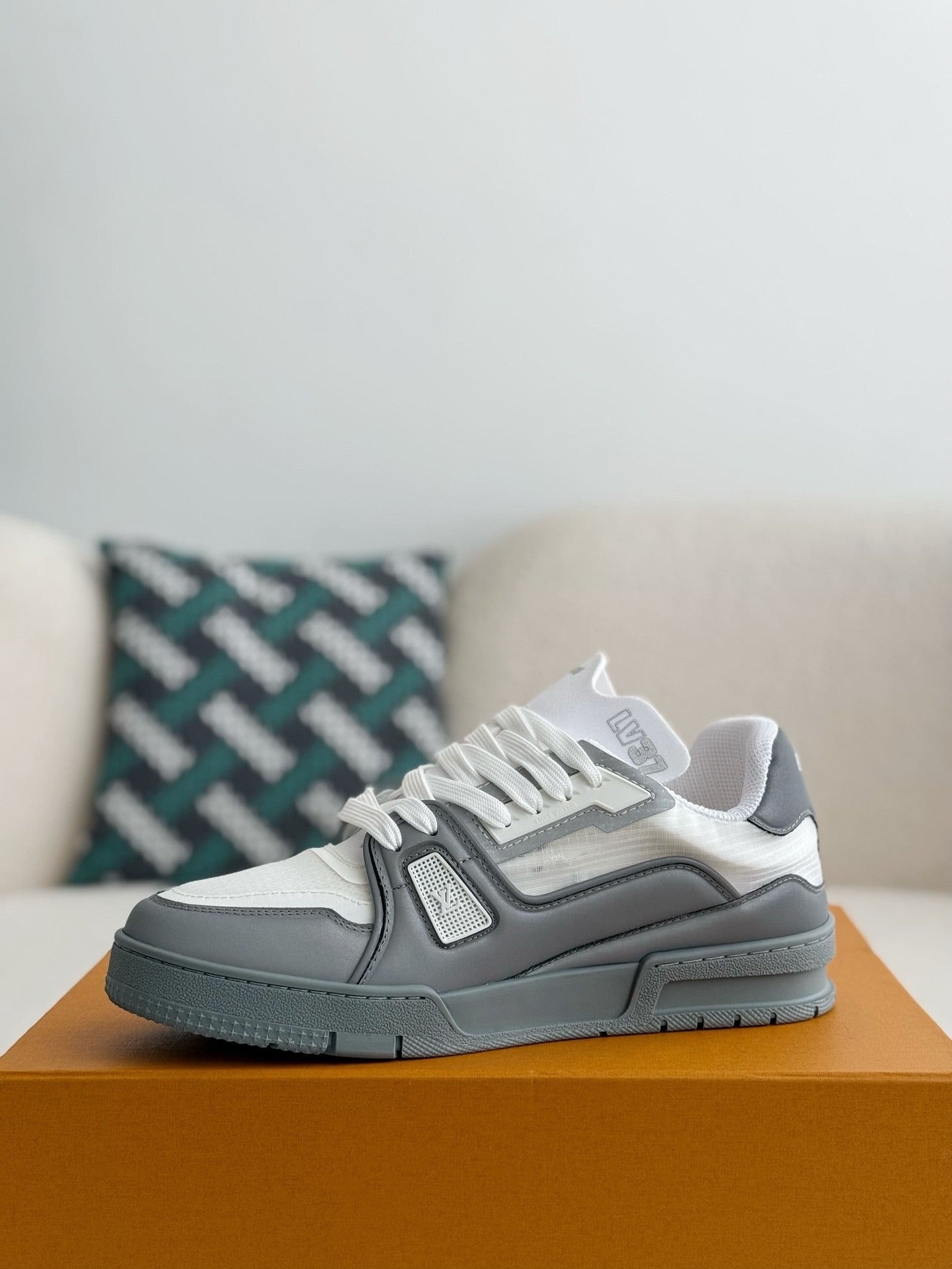 LV TRAINER SNEAKERS REFLECTIVE