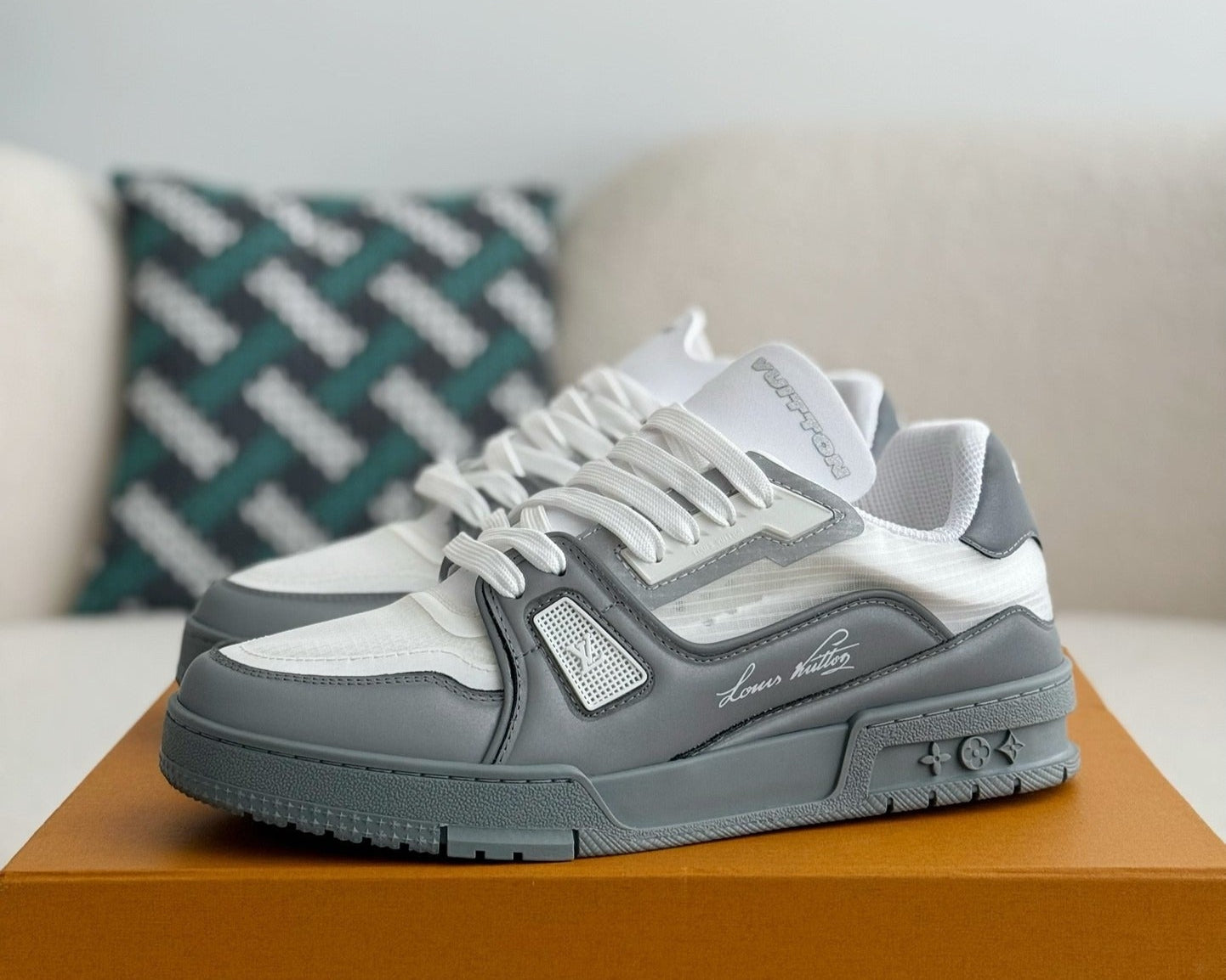 LV TRAINER SNEAKERS REFLECTIVE