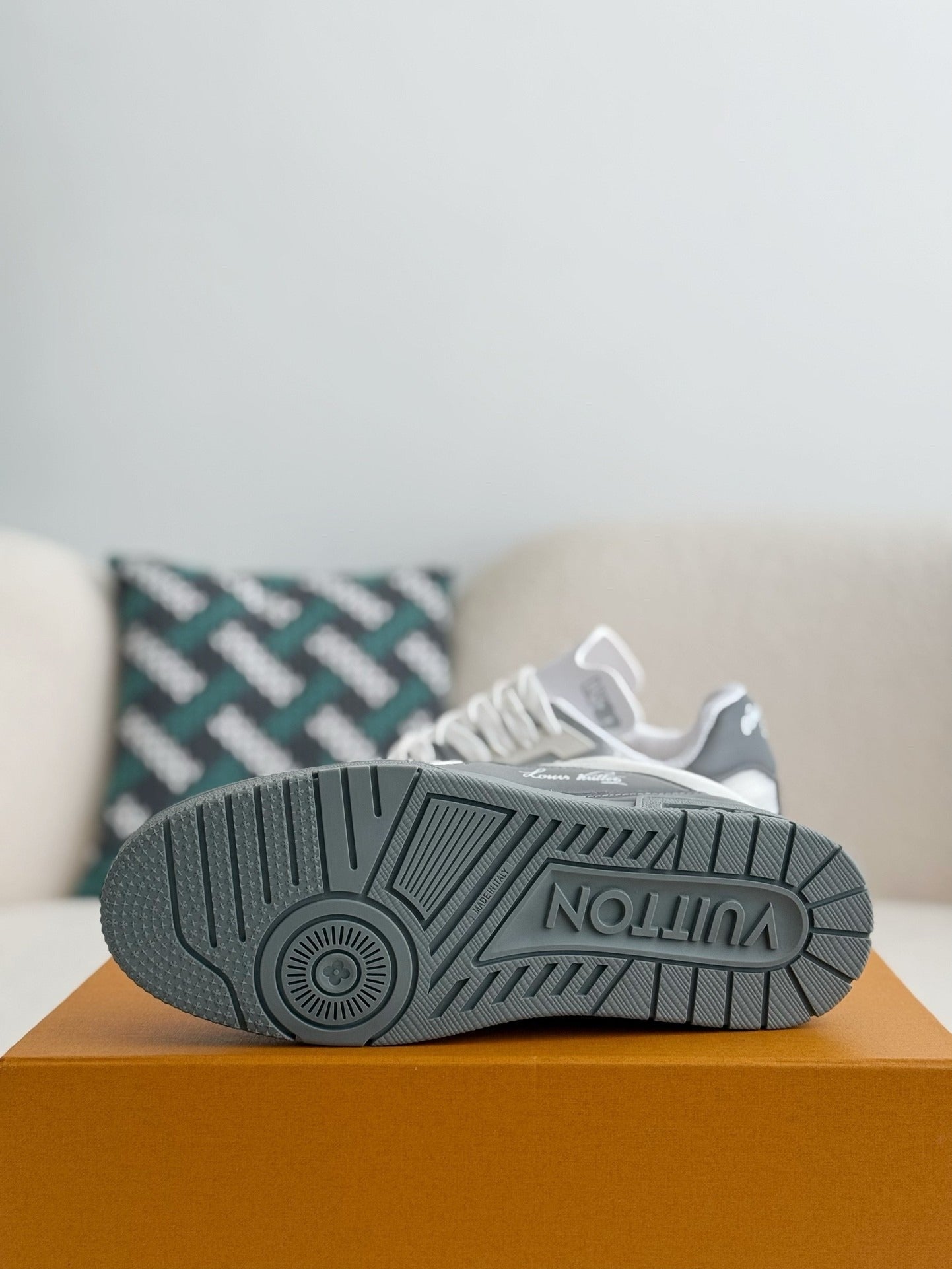 LV TRAINER SNEAKERS REFLECTIVE