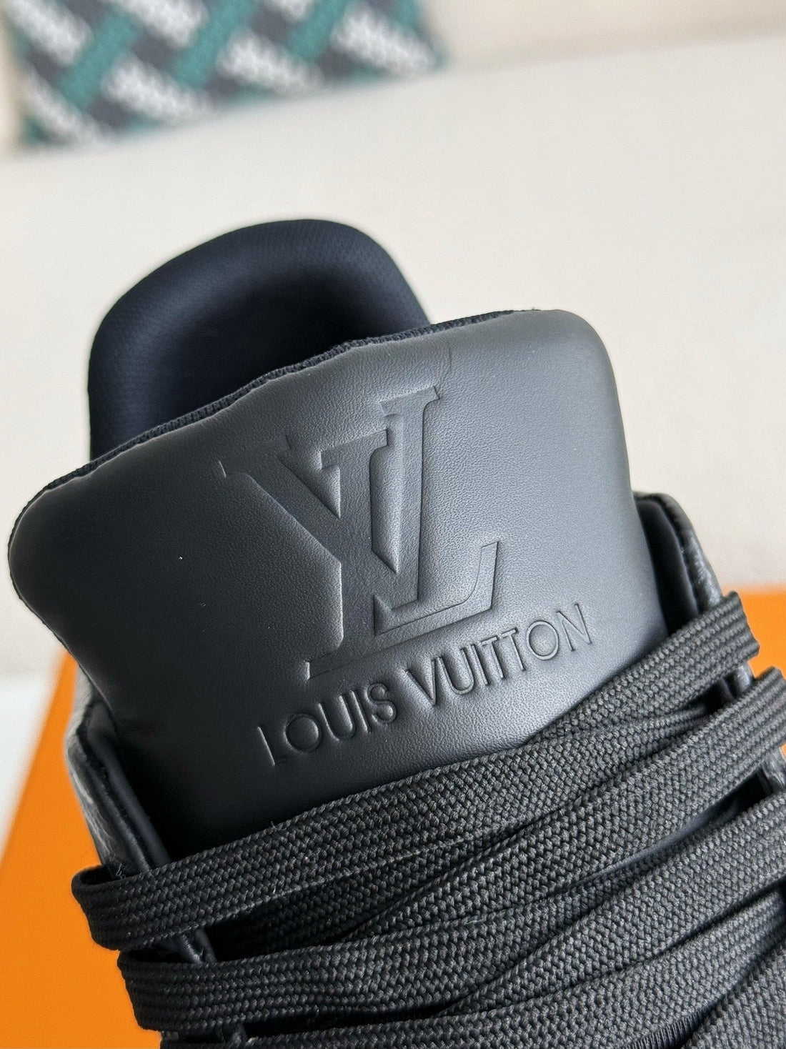 LV TRAINER Sneakers