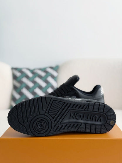 LV TRAINER Sneakers