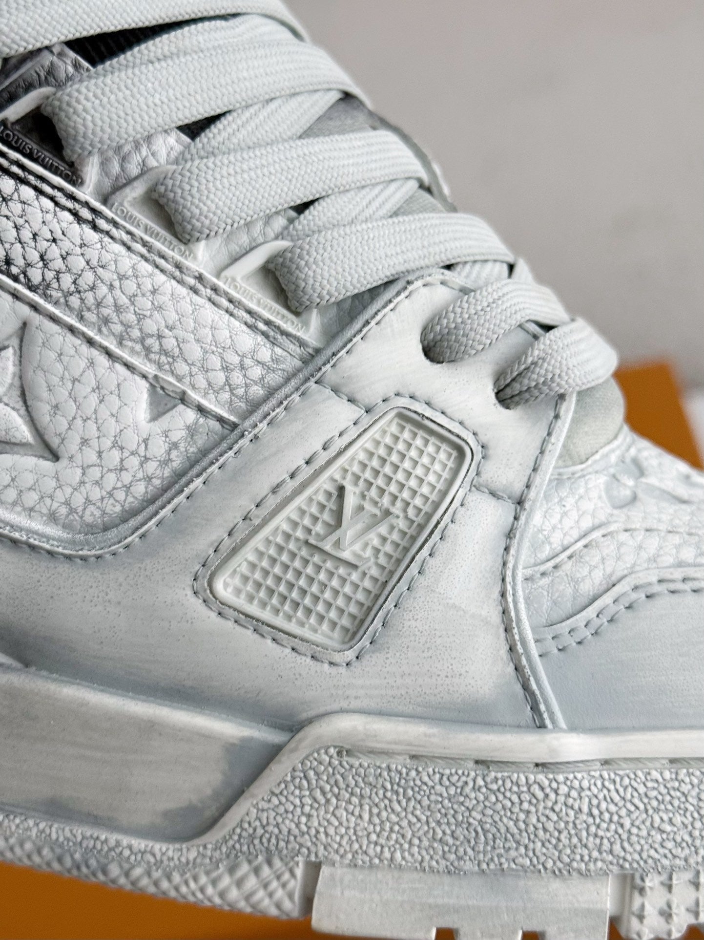LV TRAINER Sneakers