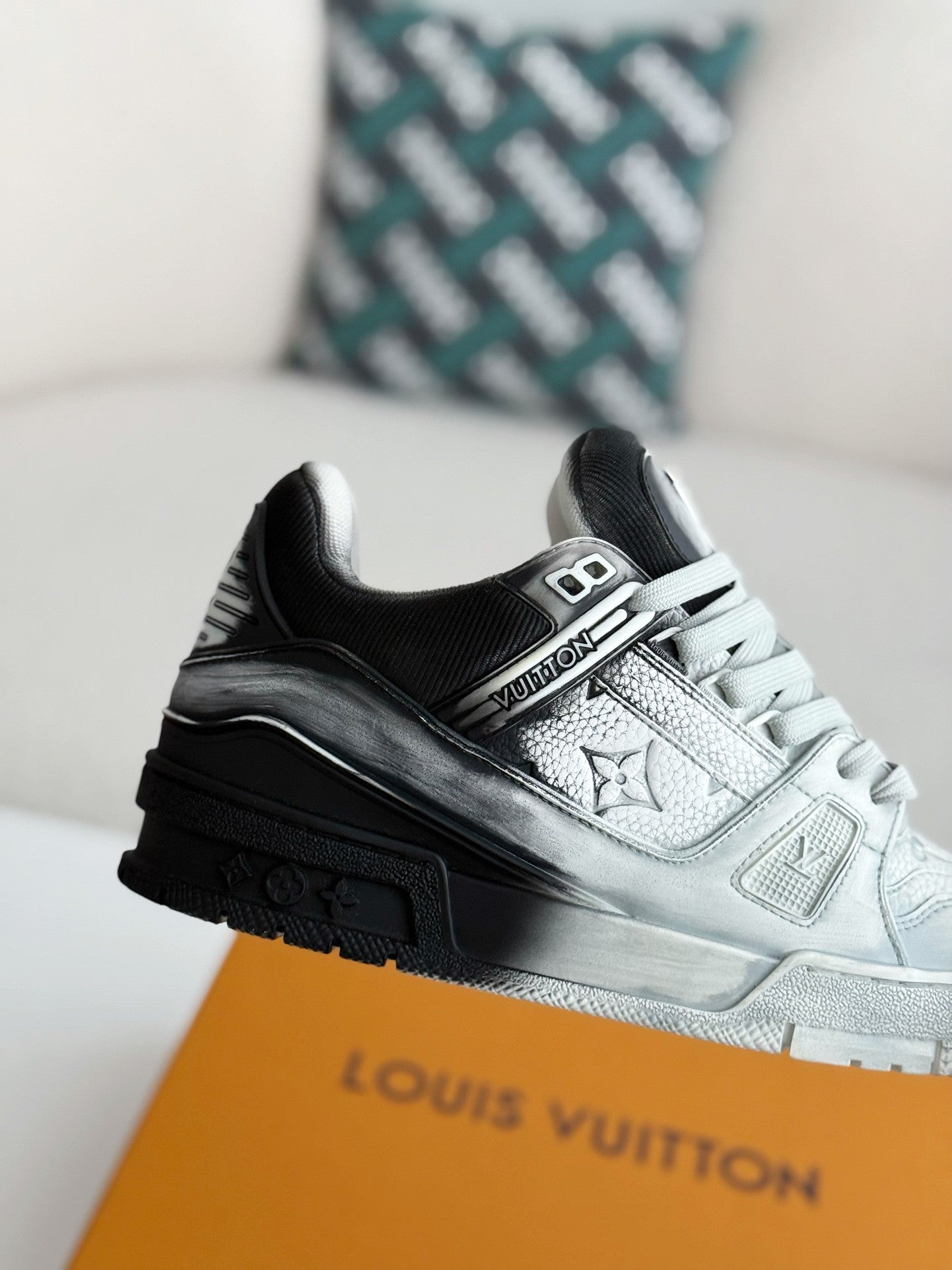 LV TRAINER Sneakers