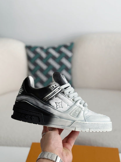 LV TRAINER Sneakers