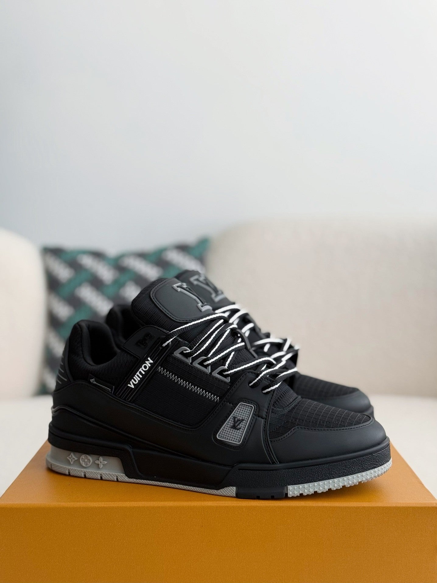 LV TRAINER Sneakers