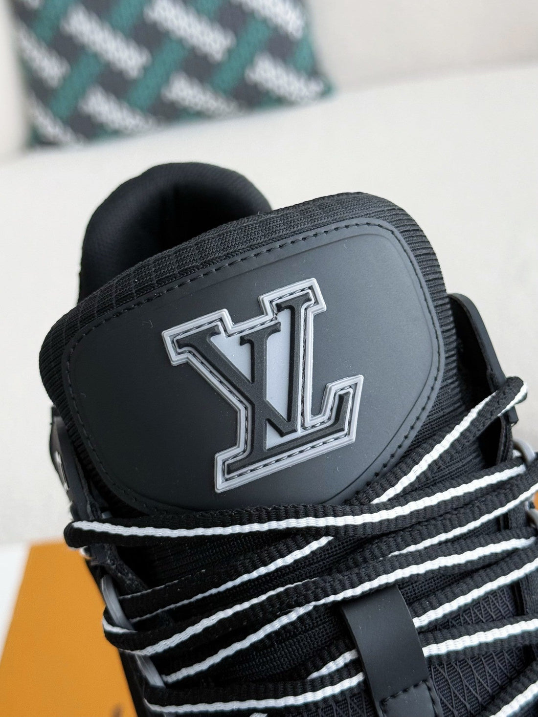 LV TRAINER Sneakers