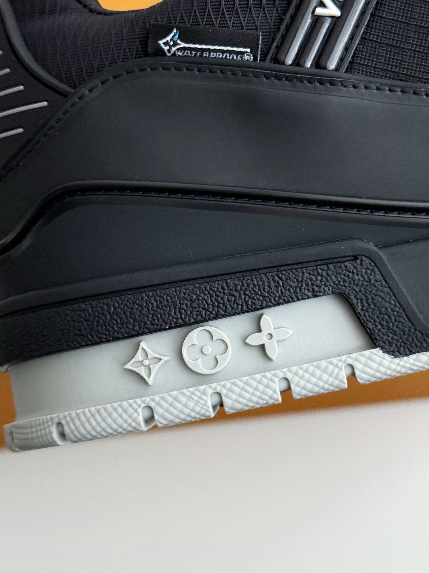 LV TRAINER Sneakers