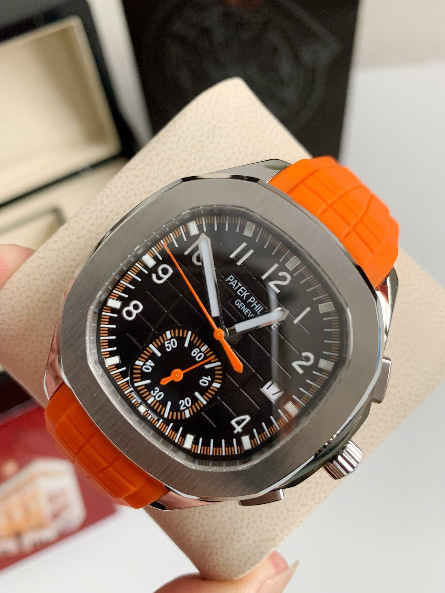 Patek Philippe AQUANAUT Series 120-meter waterproof wristwatch，42.2mm