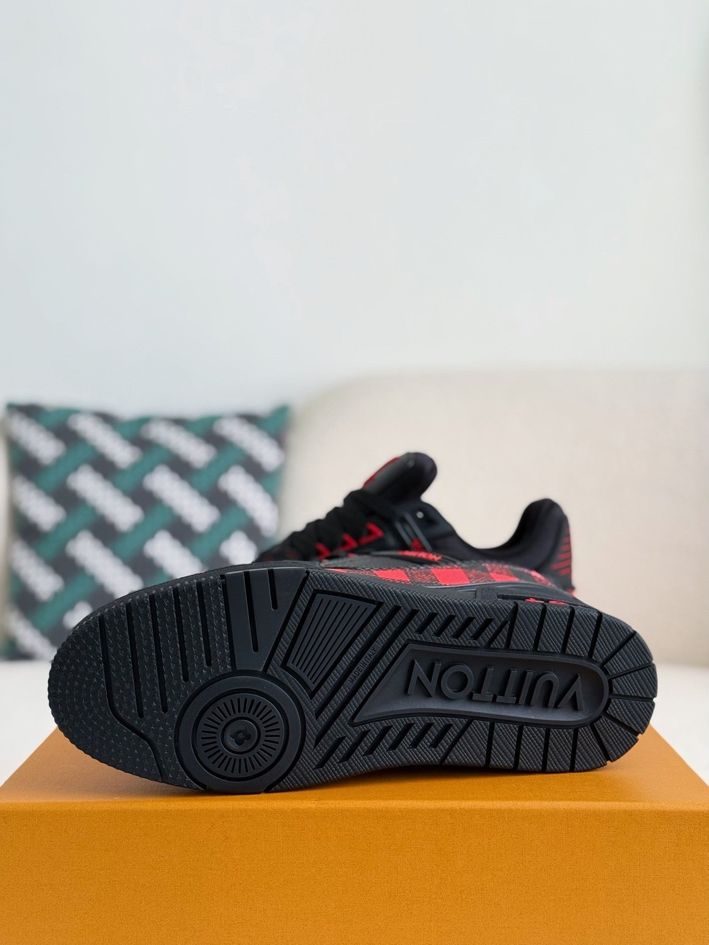 LV TRAINER 1A8FN8 Sneakers