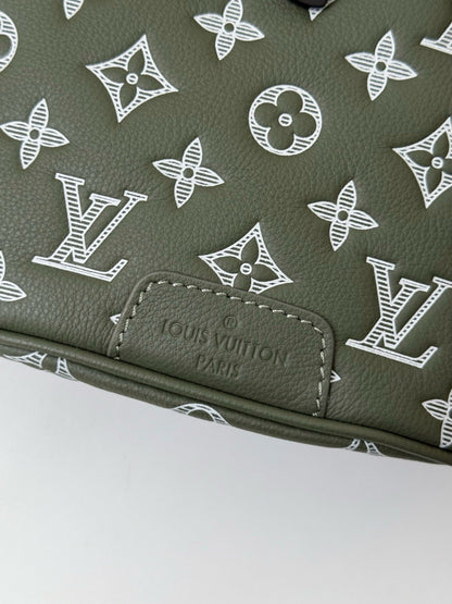 LV DISCOVERY FULL LEATHER CHEST BAG