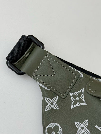 LV DISCOVERY FULL LEATHER CHEST BAG