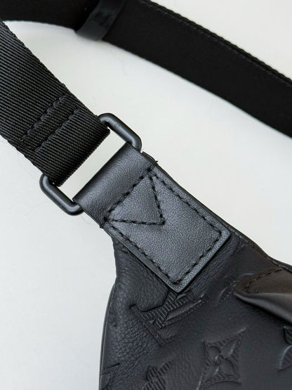 LV DISCOVERY FULL LEATHER CHEST BAG M44