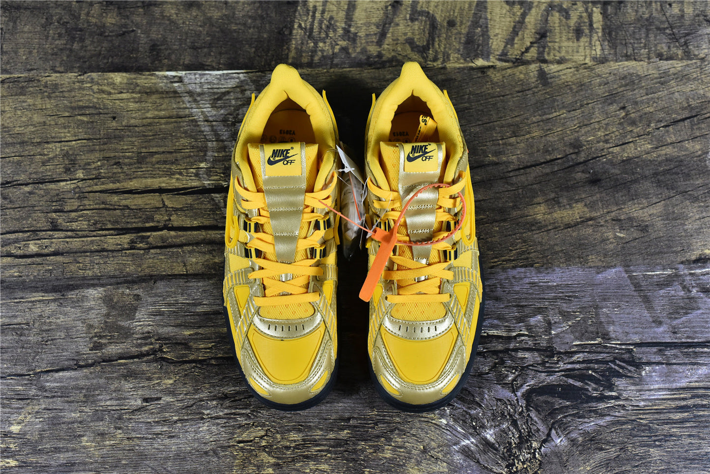 Off-W** Air Rubber Dunk University Gold