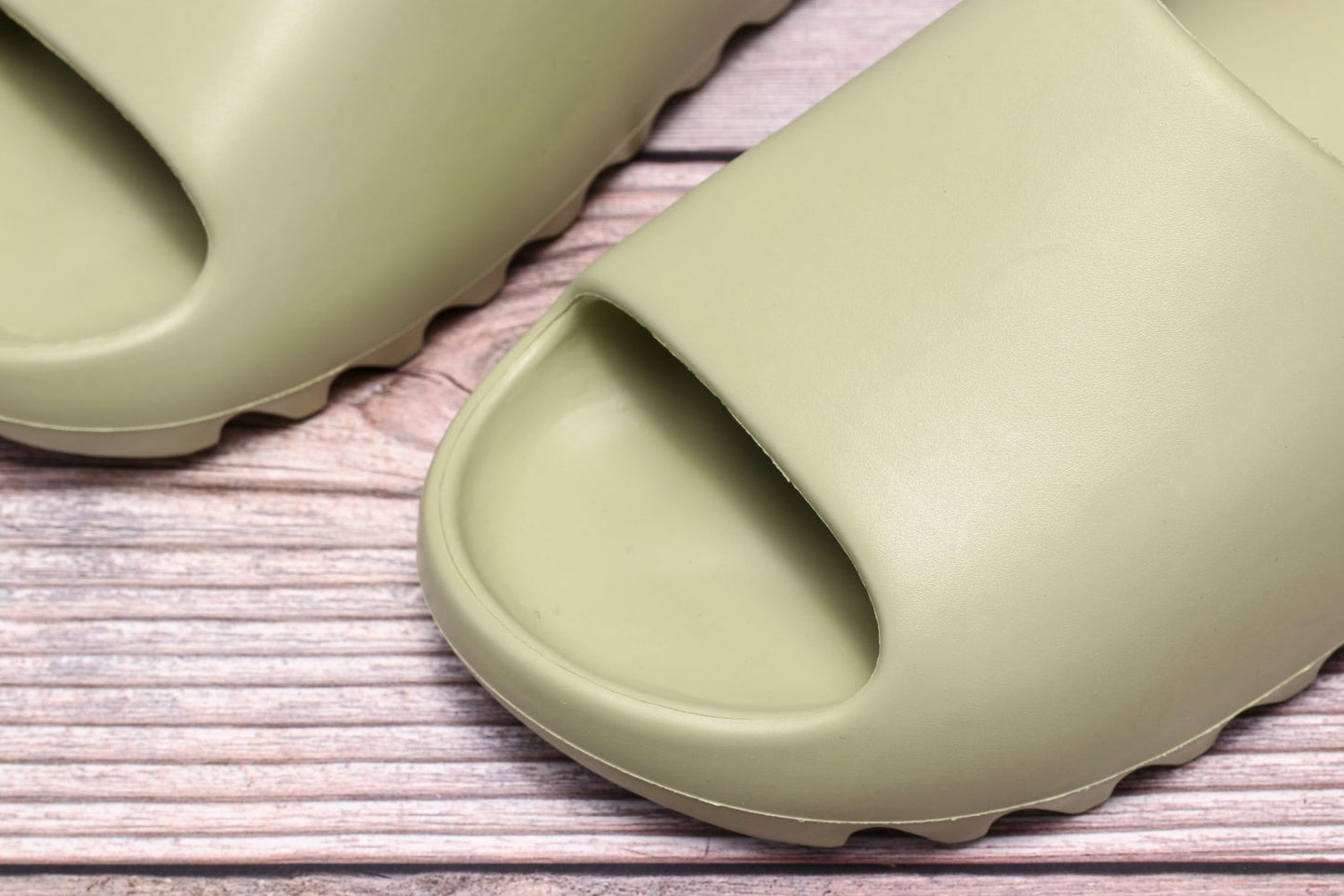 Yeezy Slide Resin