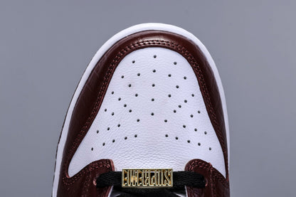 SB Dunk Low x Supreme 'Barkroot Brown'