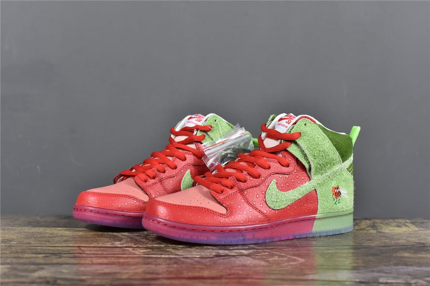 SB Dunk High Strawberry Cough