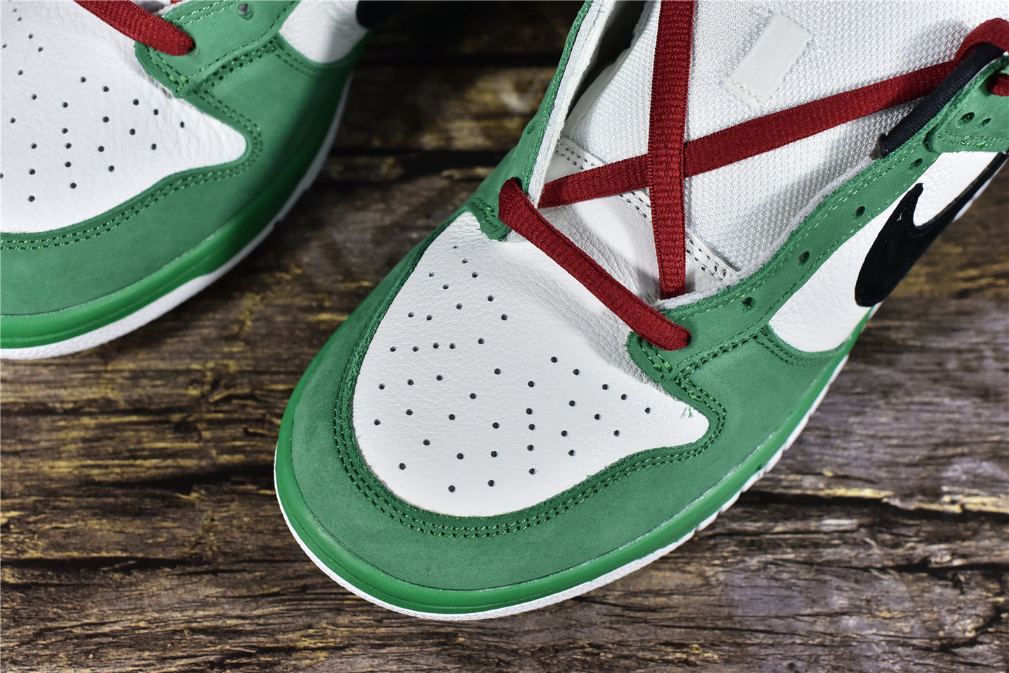 SB Dunk Low x Heineken