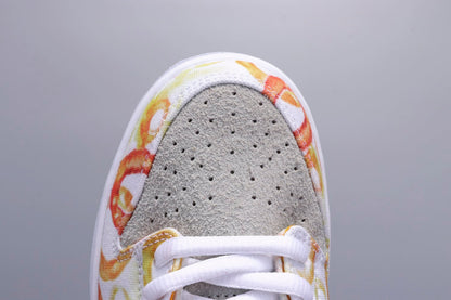 SB Dunk Low Street Hawker