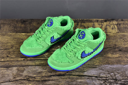 SB Dunk Low x Grateful Dead 'Green'