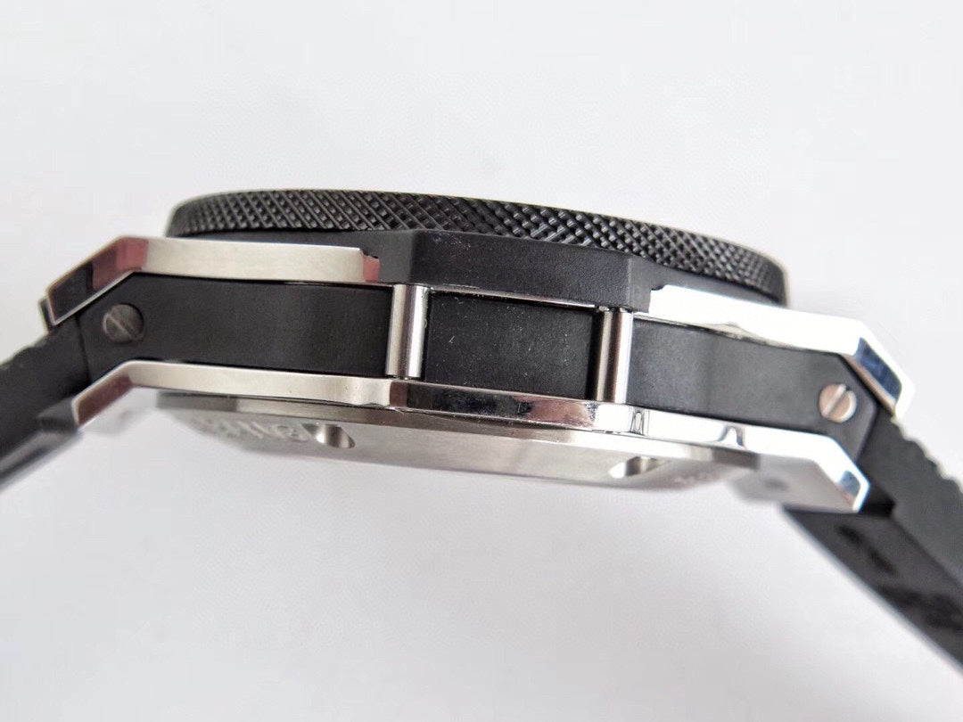 HBT Chronograph -Black  - Black Rubber - Automatic - 44mm