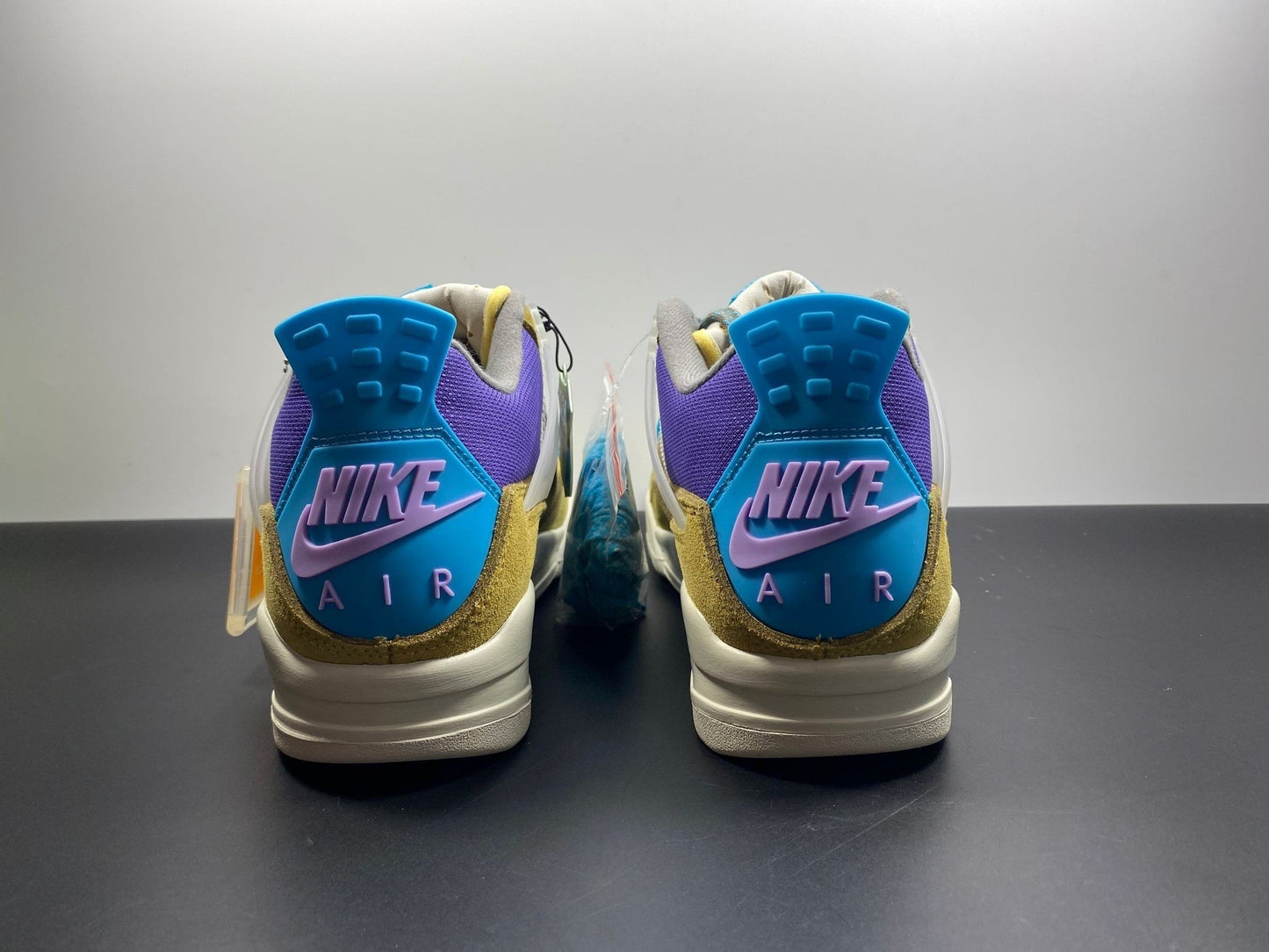 AJ 4 x Union La Retro 'Desert Moss'