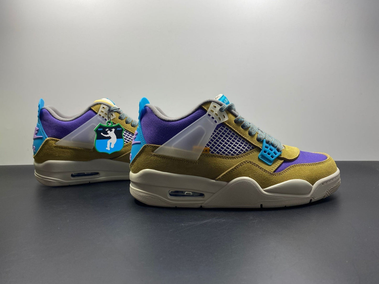 AJ 4 x Union La Retro 'Desert Moss'