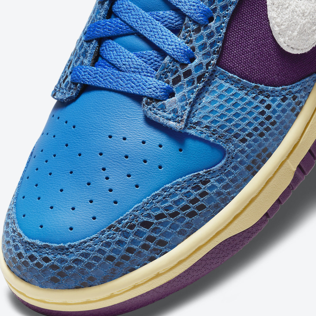 DUNK LOW SP '5 ON IT 'UNDEFEATED'