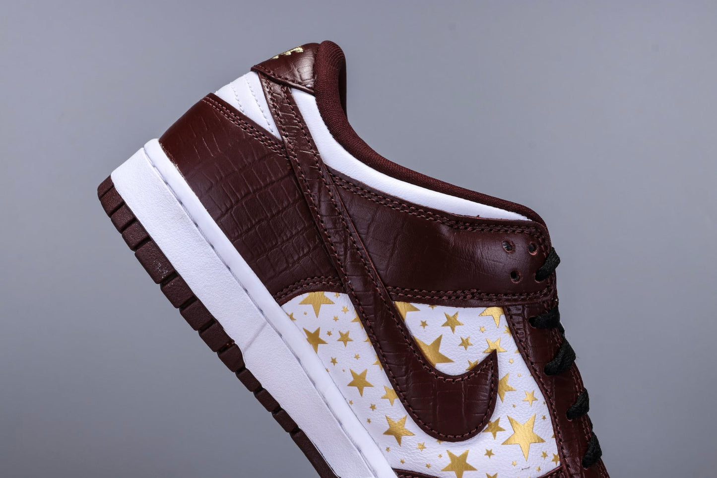 SB Dunk Low x Supreme 'Barkroot Brown'