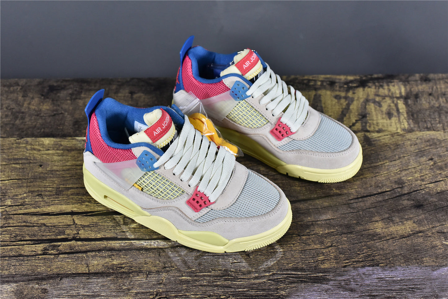 AJ 4 x Union LA 'Guava'
