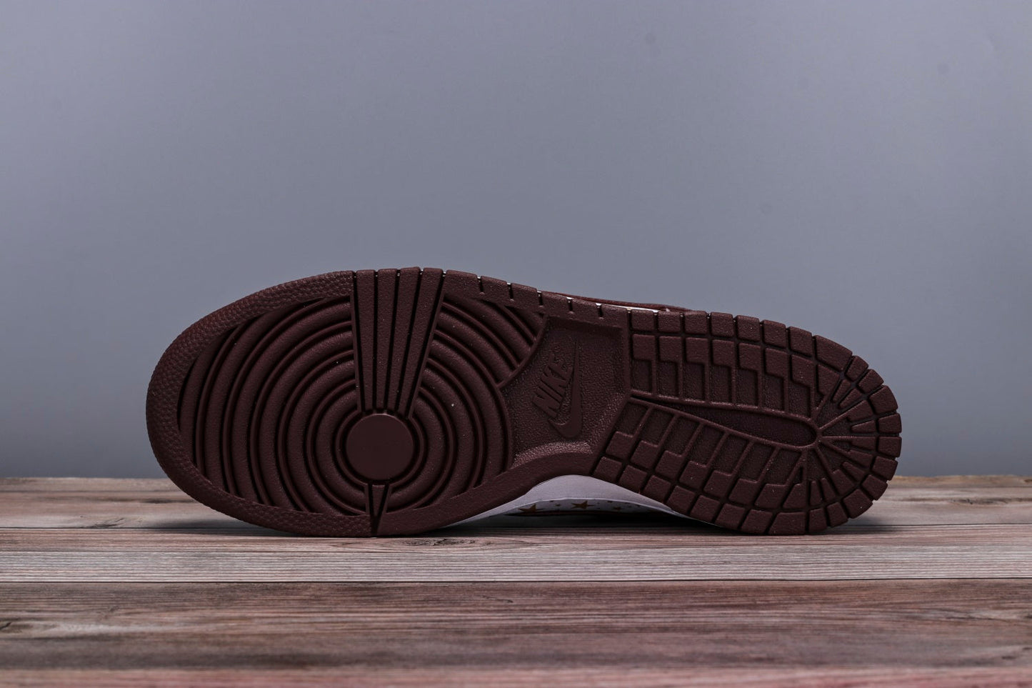 SB Dunk Low x Supreme 'Barkroot Brown'