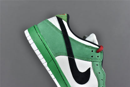 SB Dunk Low x Heineken